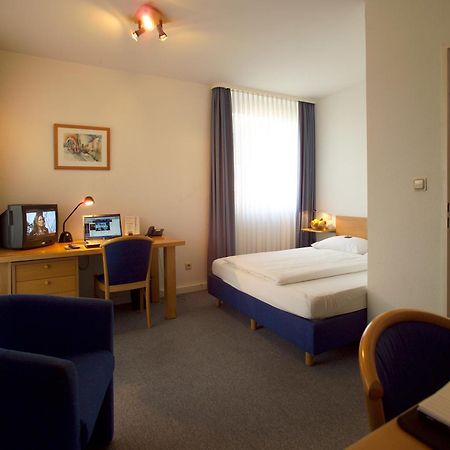 Central Hotel Ешборн Екстериор снимка