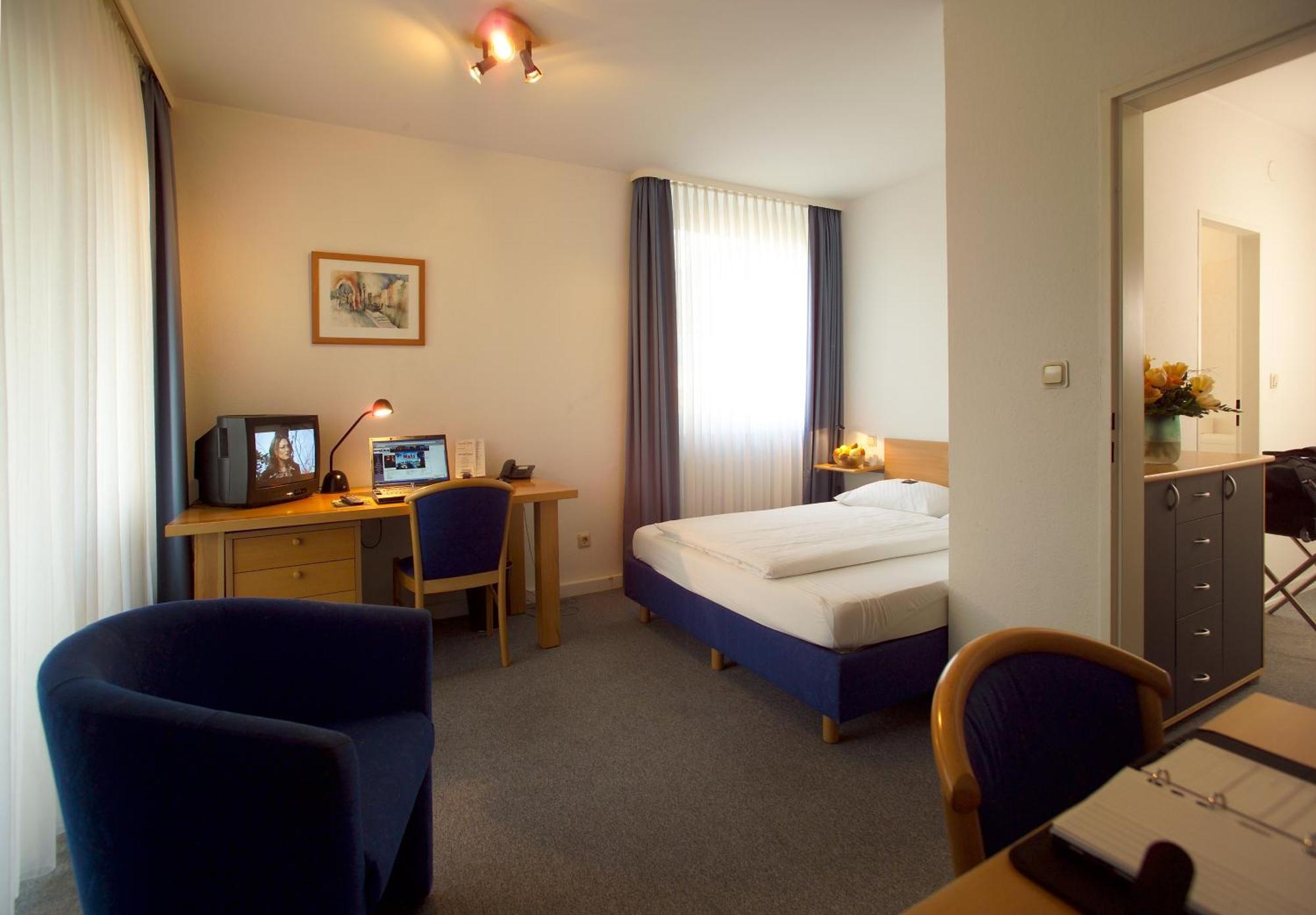 Central Hotel Ешборн Екстериор снимка