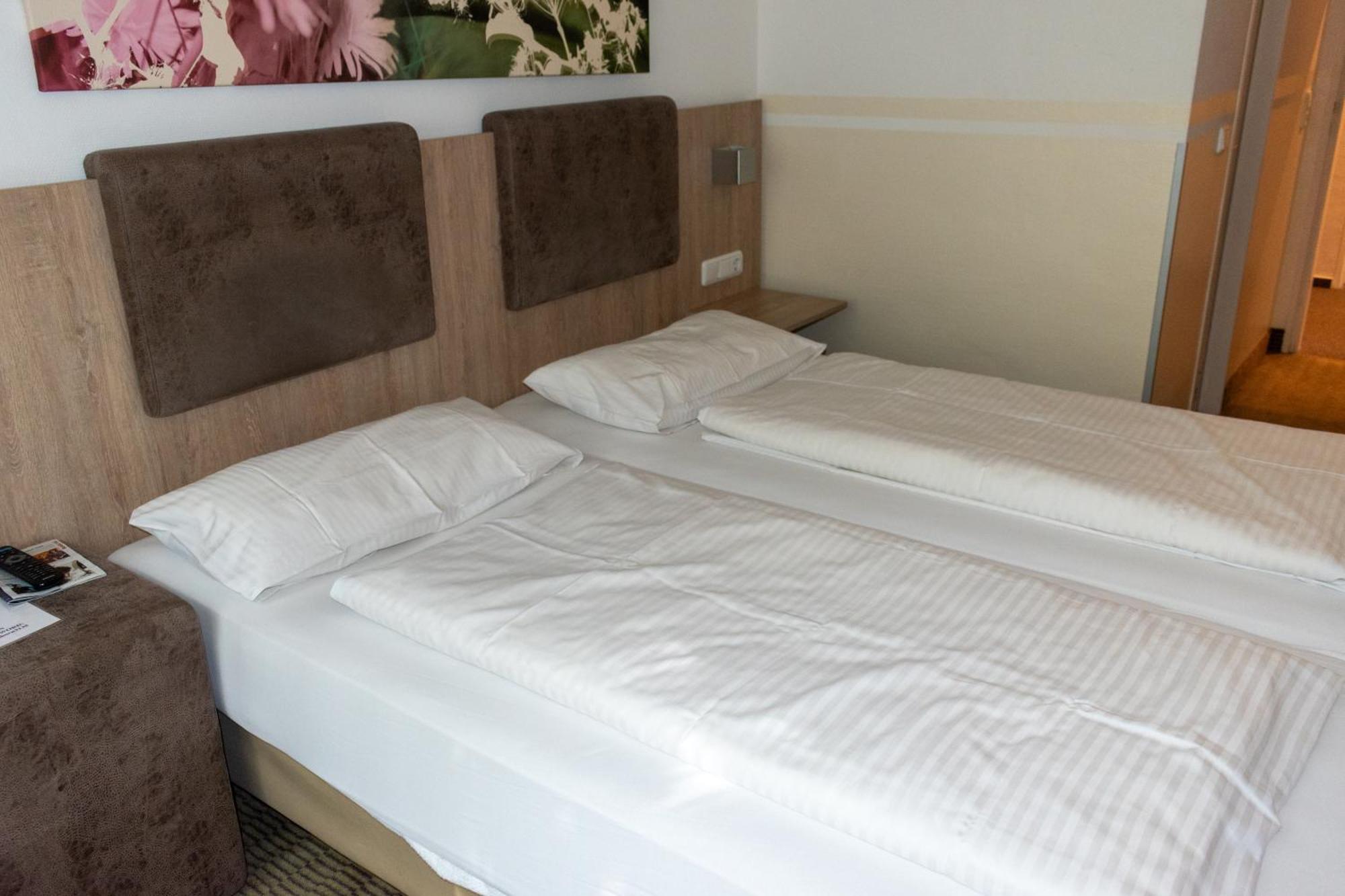 Central Hotel Ешборн Екстериор снимка